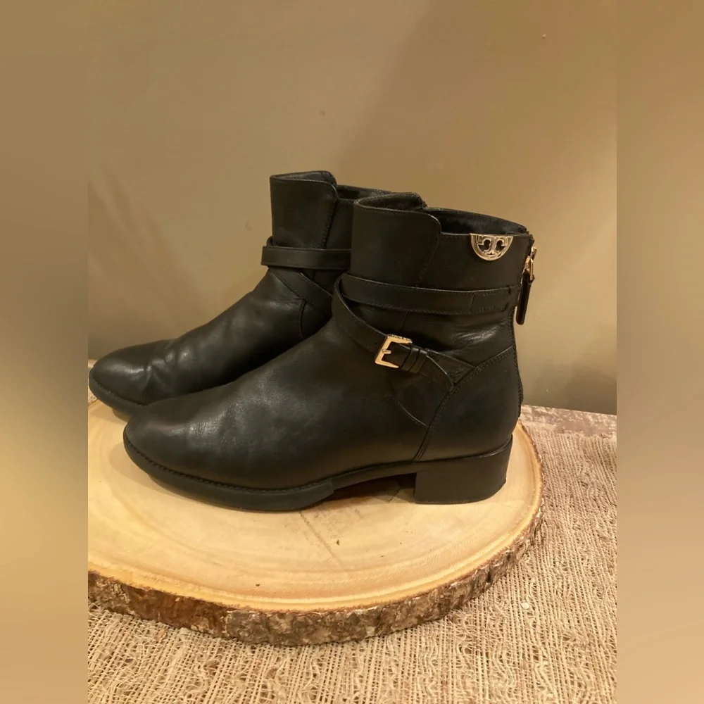 Tory Burch Sidney Booties Ankle‎ Boots Black Soft Leather Logo Sz 7.5